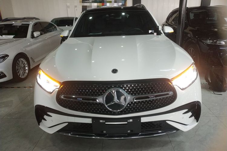 Used Mercedes-Benz GLC 2023 Facelift GLC 260 L 4MATIC Luxury Version 5 Seats
