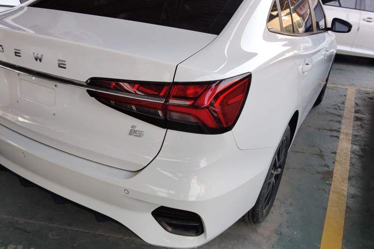 Used Roewe i5 2021 1.5L CVT Platinum Edition
