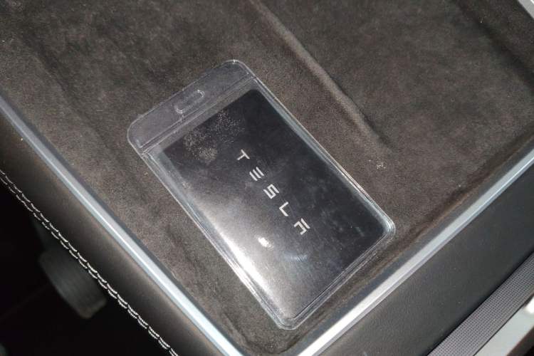 Used Tesla Model Y 2025 Rear-Wheel-Drive Version
