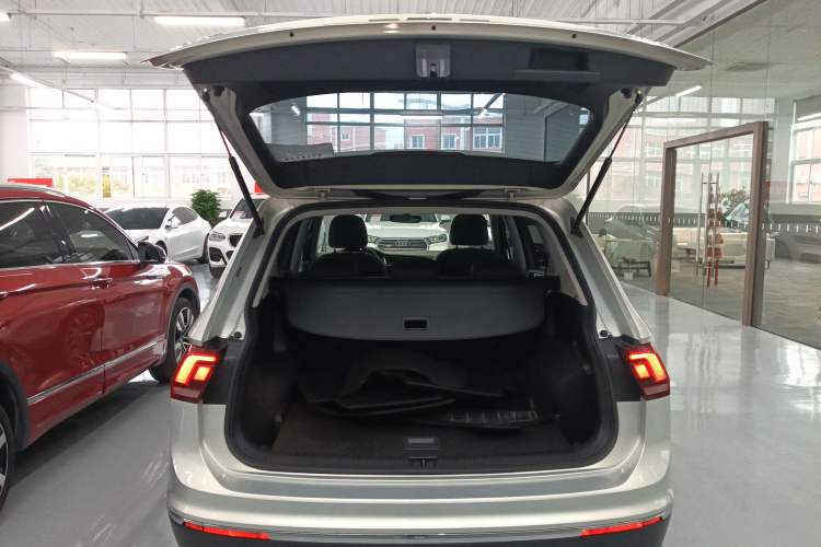 Used Volkswagen Tiguan L 2018 330TSI Automatic Two-Wheel Drive Luxury Edition
