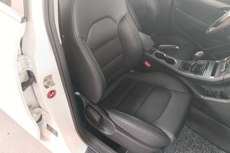 Used Geely Auto Emgrand 2019 Leading Edition 1.5L Manual Luxury Model China VI Standard
