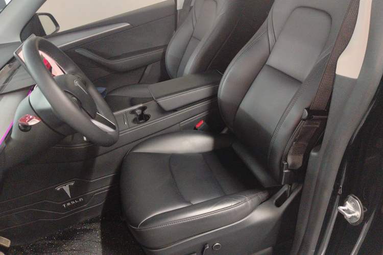 Used Tesla Model Y 2023 Rear-Wheel-Drive Version
