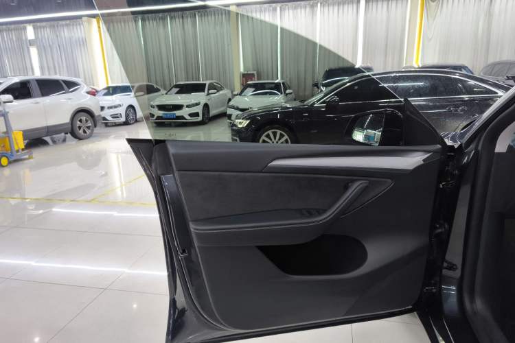 Used Tesla Model Y 2024 Rear-Wheel-Drive Version
