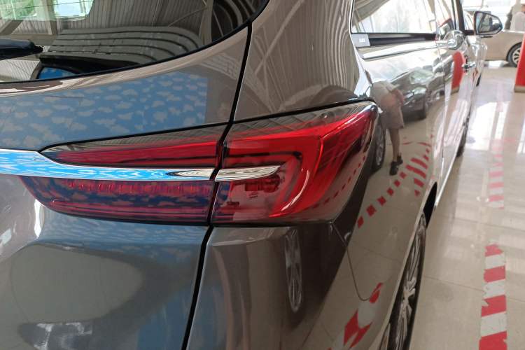 Used Buick GL8 2022 Land Executive Class 652T Prestige Model
