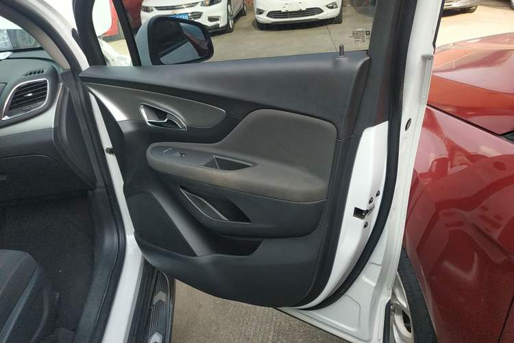 Used Buick Encore 2015 1.4T Automatic Two-Wheel Drive Urban Elite Version
