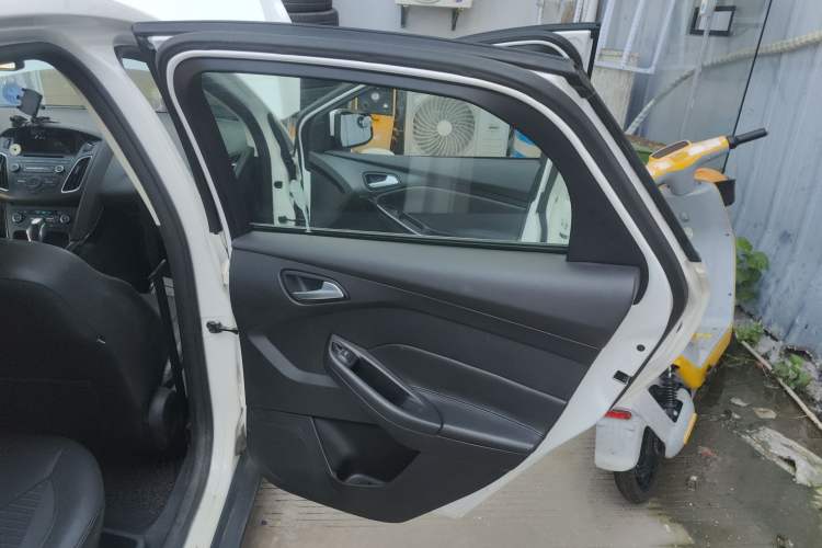 Used Ford Focus 2015 Hatchback 1.6L Automatic Fashion Edition
