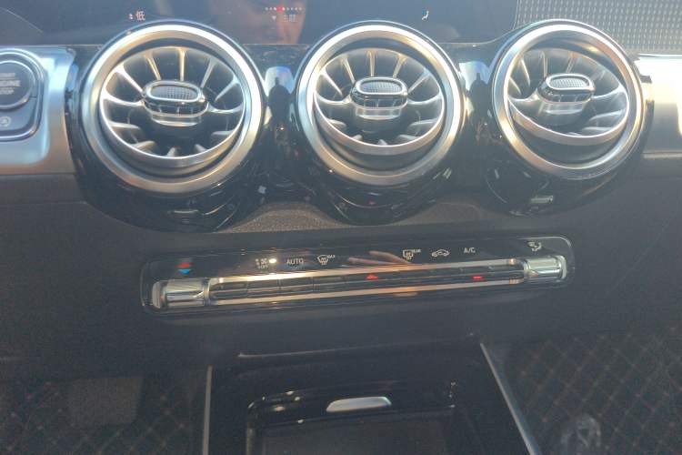 Used Mercedes-Benz GLB 2022 Updated GLB 200 Fashion Edition
