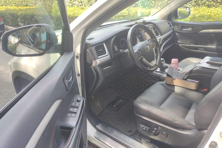 Used Toyota Highlander 2018 2.0T Four-Wheel Drive Luxury Version 7 Seats China VI Standard
