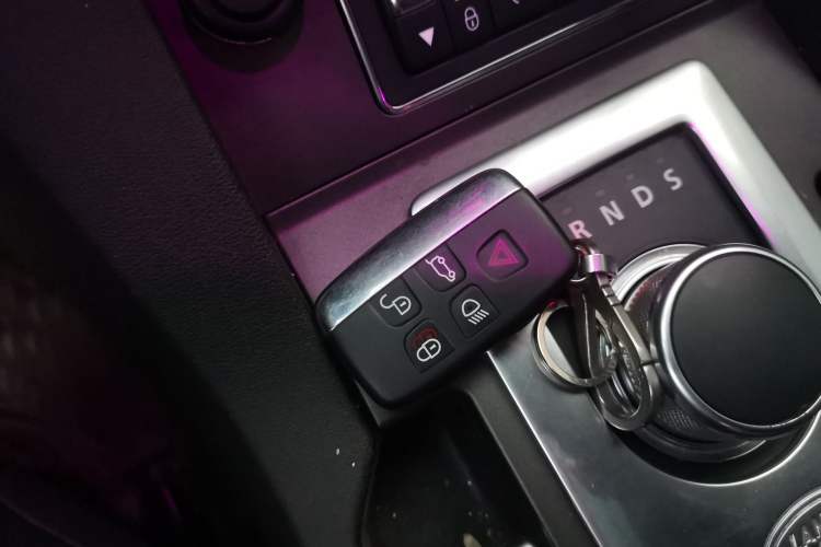 Used Land Rover Discovery 2016 3.0 SC Obsidian Black Heritage Edition HSE