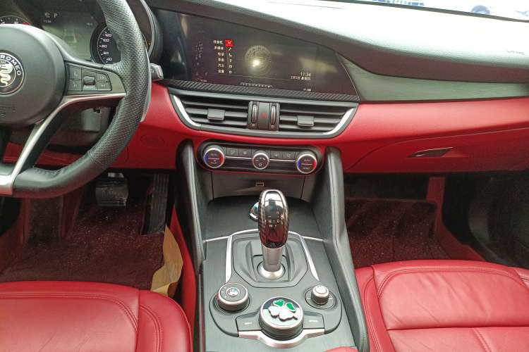 Used Alfa Romeo Giulia 2017 2.0T 280HP Luxury Edition
