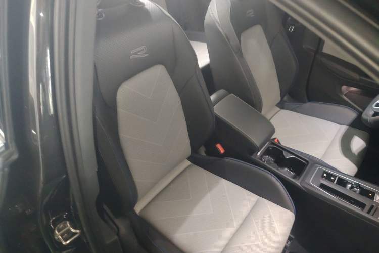 Used Volkswagen Golf 2025 Facelift 300TSI R-Line