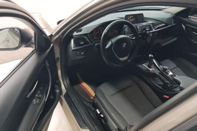 Used BMW 3 Series 2016 320Li Ambition Model
