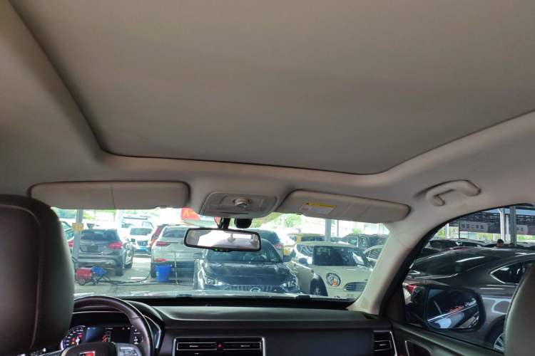 Used Roewe RX8 2019 30T Smart Connectivity Two-Wheel Drive Supreme Flagship Edition
