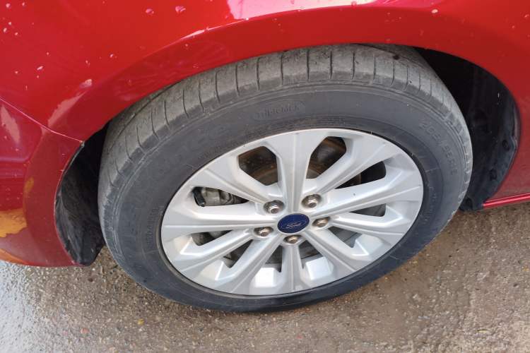 Used Ford Escort 2015 1.5L Automatic Fashion Model
