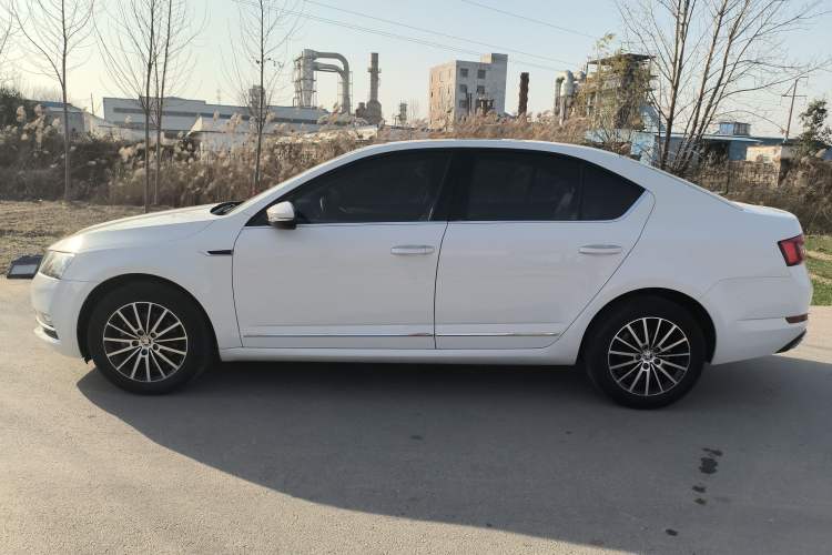 Used Skoda Octavia 2019 1.5L Automatic Smart Drive Luxury Edition China VI Standard
