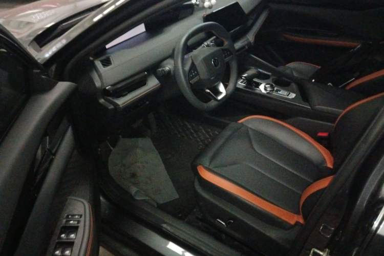 Used Changan UNI-V 2023 1.5T Prestige Model
