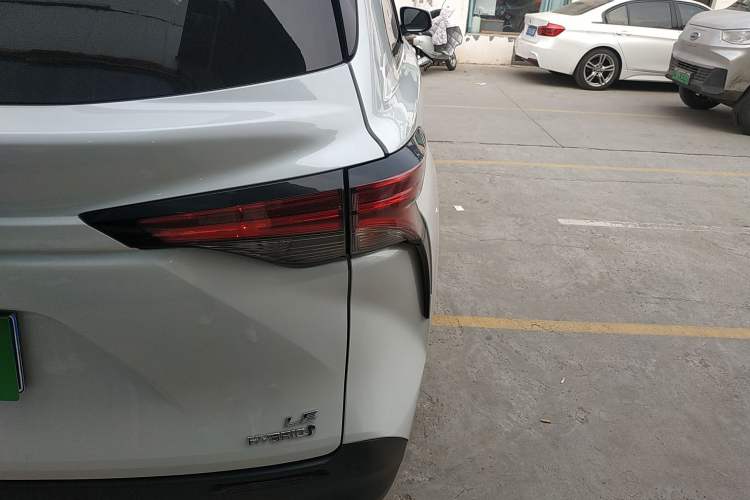 Used Toyota Sienna 2023 2.5L Hybrid Comfort Edition