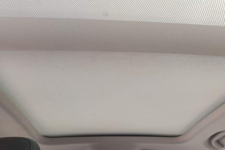 Used Roewe RX5 2016 20T Two-Wheel Drive Automatic Internet Smart Edition
