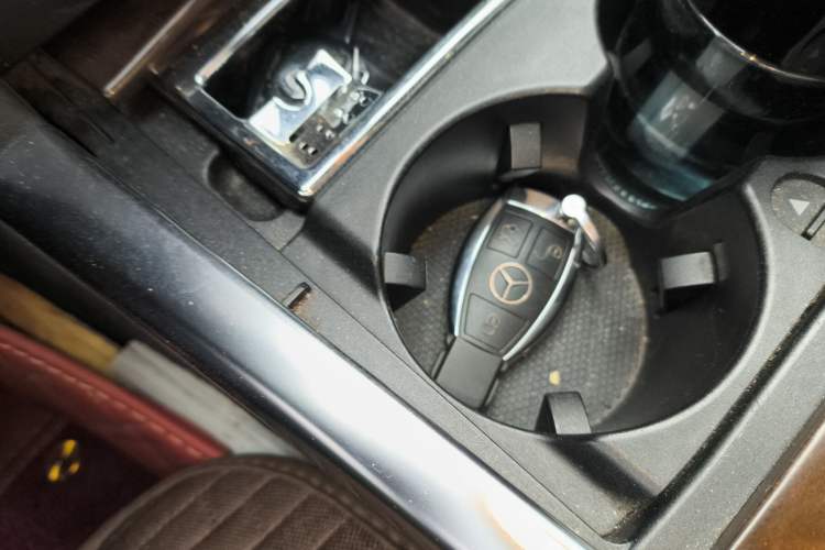 Used Mercedes-Benz E-Class 2015 Facelift E 180 L
