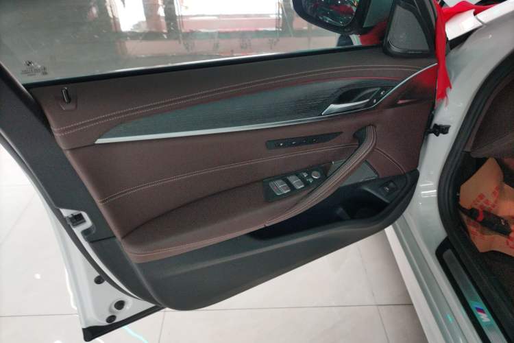 Used BMW 5 Series 2022 Restyled 530Li Luxury Edition M Sport Package
