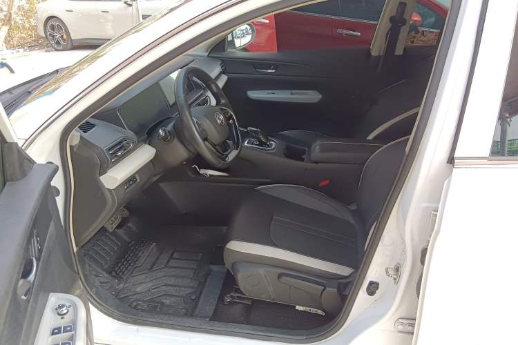 Used Dongfeng Aeolus E70 2023 500 Smart Edition Lithium Iron Phosphate 48.6 kWh 120 kW