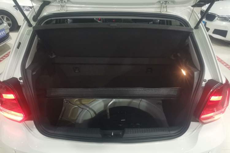 Used Volkswagen Polo 2016 1.4L Manual Fashion Model
