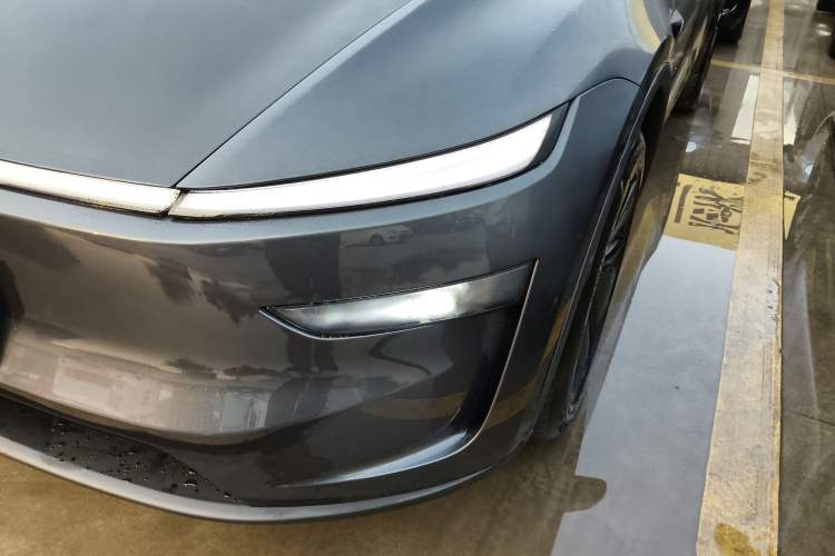 Used Tesla Model Y 2025 Long-Range All-Wheel-Drive Version