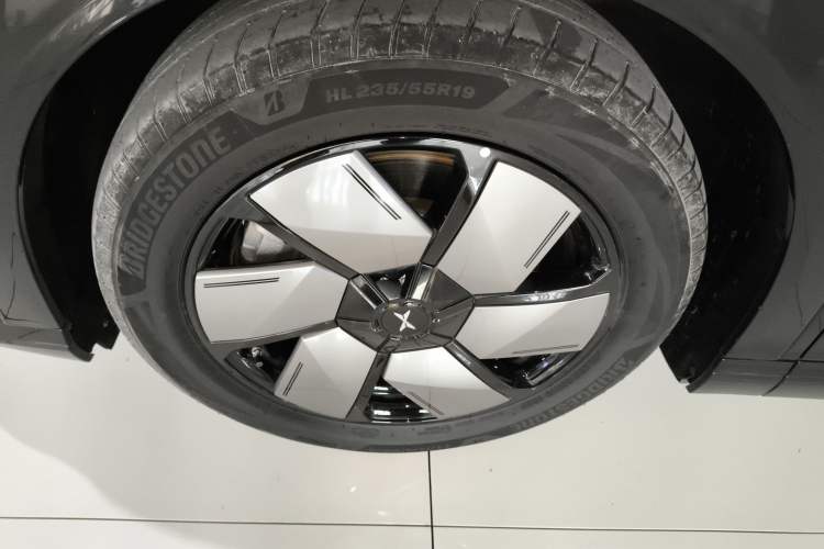 Used XPeng X9 2024 702 Ultra-Long Range Max
