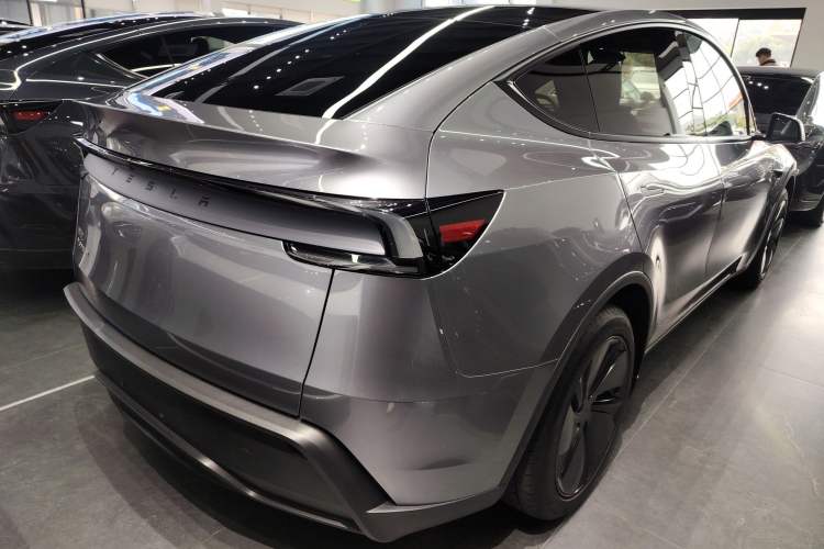 Used Tesla Model Y 2025 Rear-Wheel-Drive Version