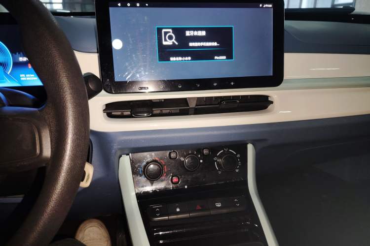 Used Dongfeng NAMMI BOX 2022 Revised Light Wind Edition 201 km Standard Version
