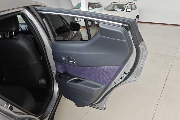 Used Toyota IZOA 2018 2.0L Yichi Version China VI Standard
