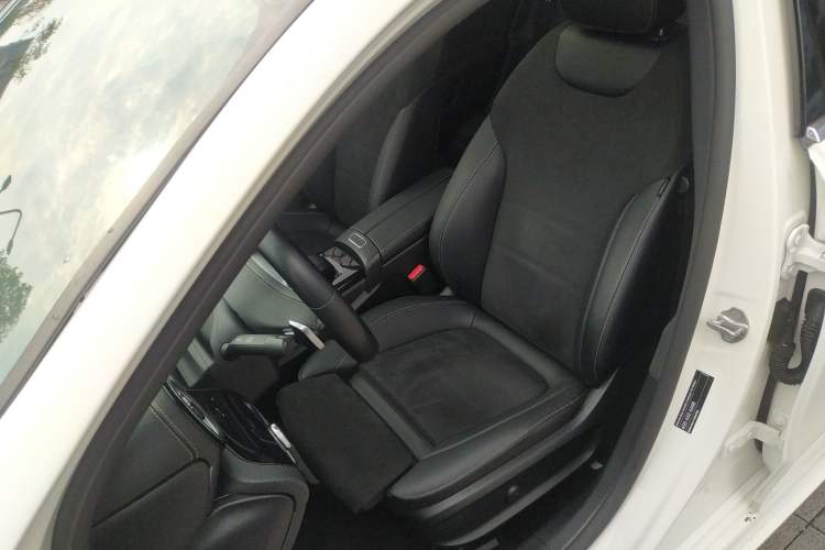 Used Mercedes-Benz A-Class 2021 A 200 L Sport Sedan Fashion Model
