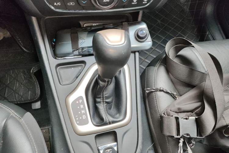 Used  Cherokee 2017 2.4L Leading Smart Edition