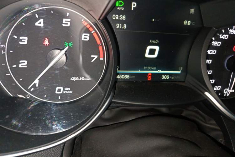 Used Alfa Romeo Giulia 2017 2.0T 200HP Luxury Edition
