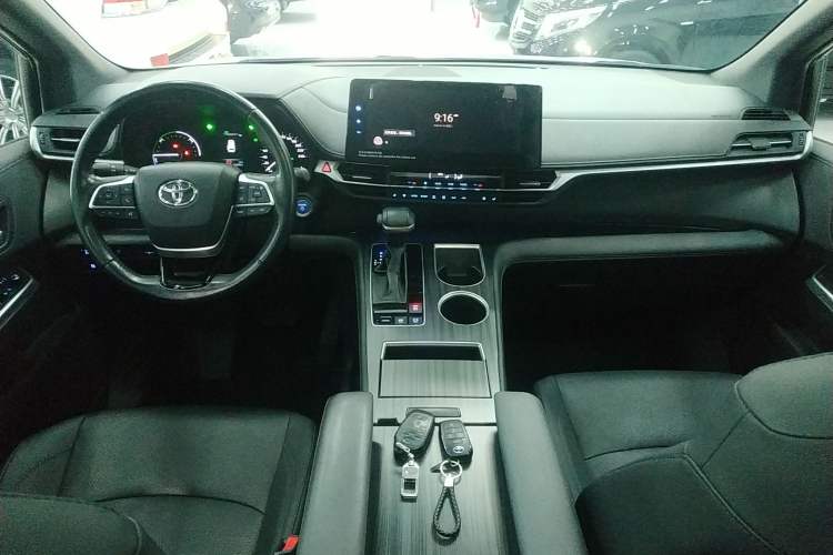 Used Toyota Sienna 2021 2.5L Hybrid Premium Edition
