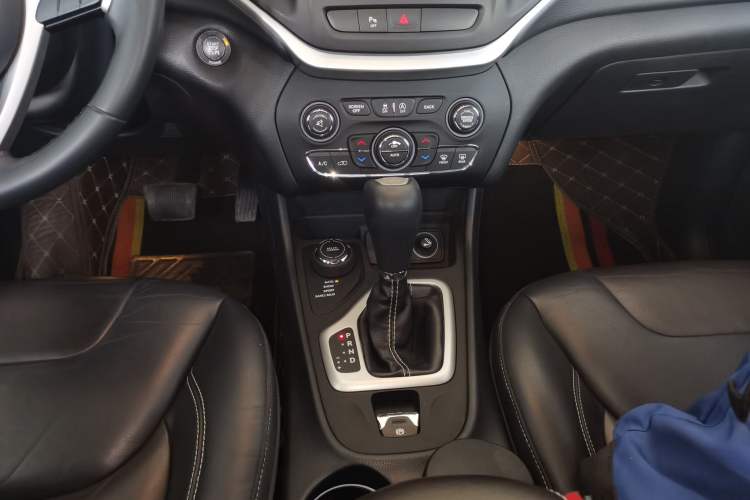 Used  Cherokee 2016 2.4L Professional Smart Version