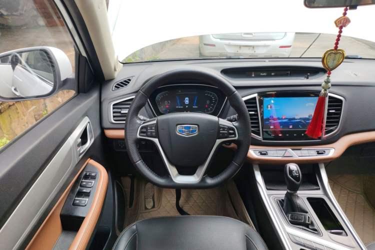Used Geely Auto Vision X6 2019 1.4T CVT 4G Connected Flagship Version China VI Standard
