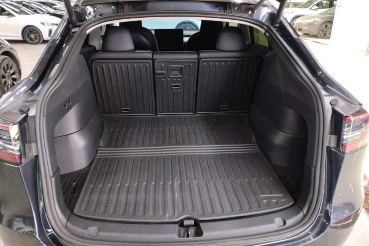 Used Tesla Model Y 2024 Rear-Wheel-Drive Version
