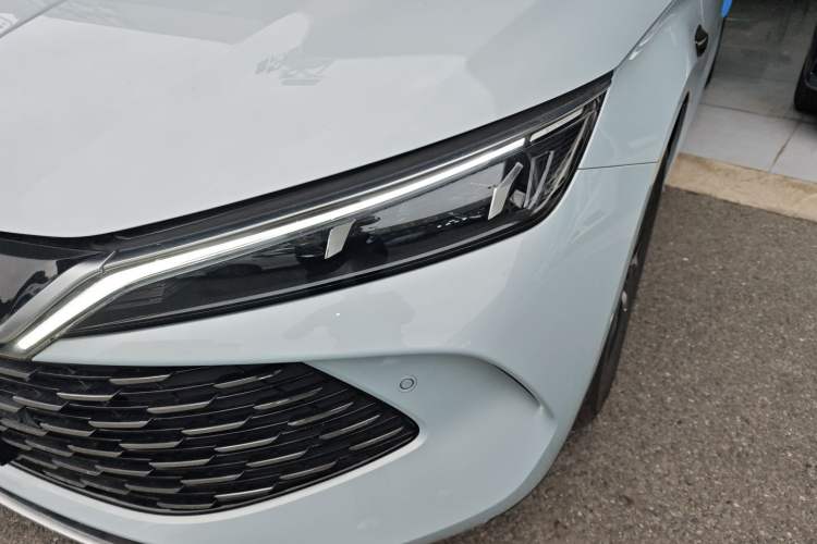 Used BYD Qin L 2025 DM-i Smart Drive 120KM Leading Model
