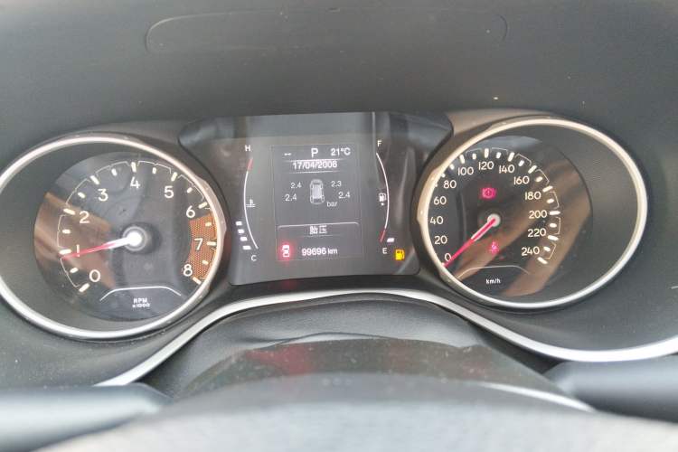 Used  Compass 2017 200T Automatic Enjoyment Version
