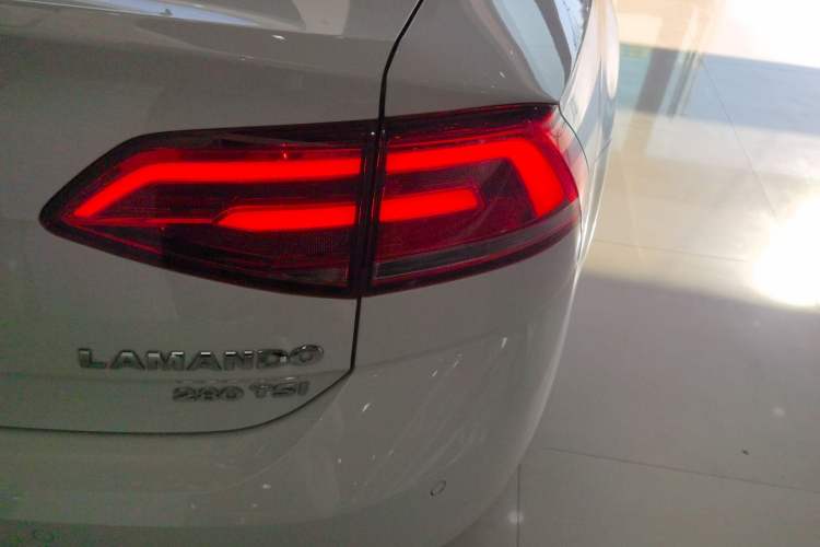 Used Volkswagen Lamando 2017 280TSI DSG Comfort Edition
