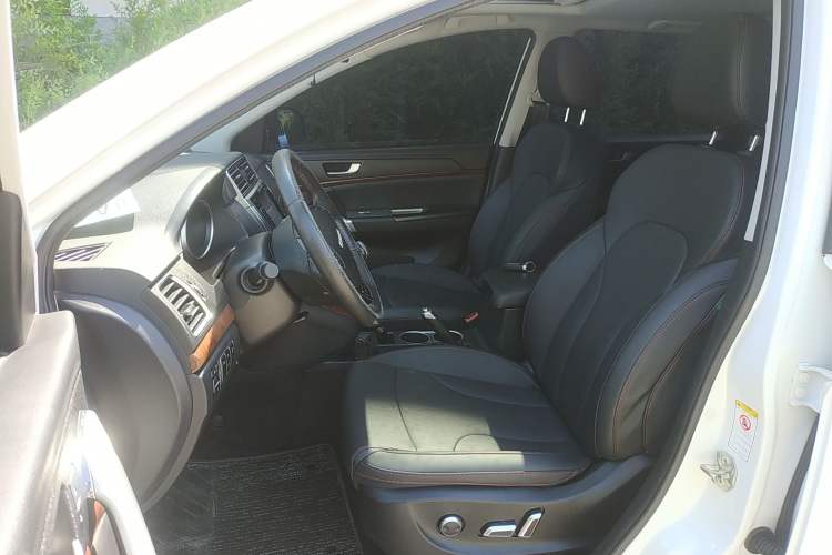 Used Haval H6 2015 Revised Version Sport Edition 1.5T Manual Transmission Two-Wheel Drive Elite Grade
