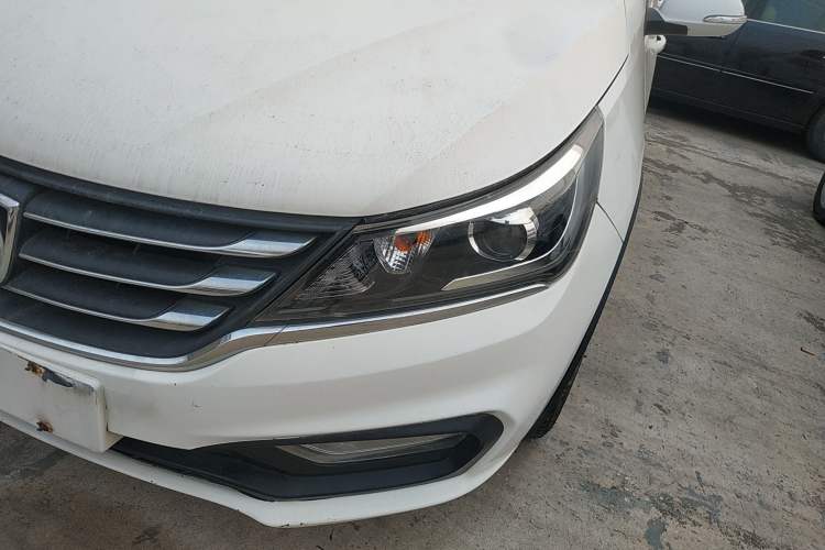 Used Baojun 310W 2017 1.5L Manual Fashion Model China V