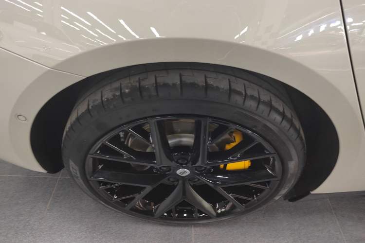 Used  SU7 2024 Four-Wheel Drive Ultra-Long Range Advanced Intelligent Driving Max Edition
