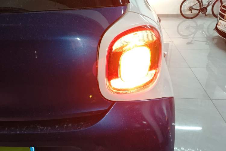 Used  forfour 2016 1.0L 52 kW Dynamic Edition
