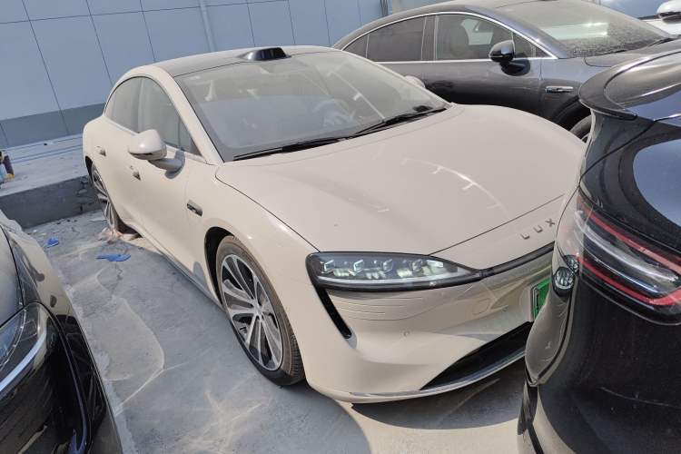 Used Hima Luxeed S7 2025 855 km Max
