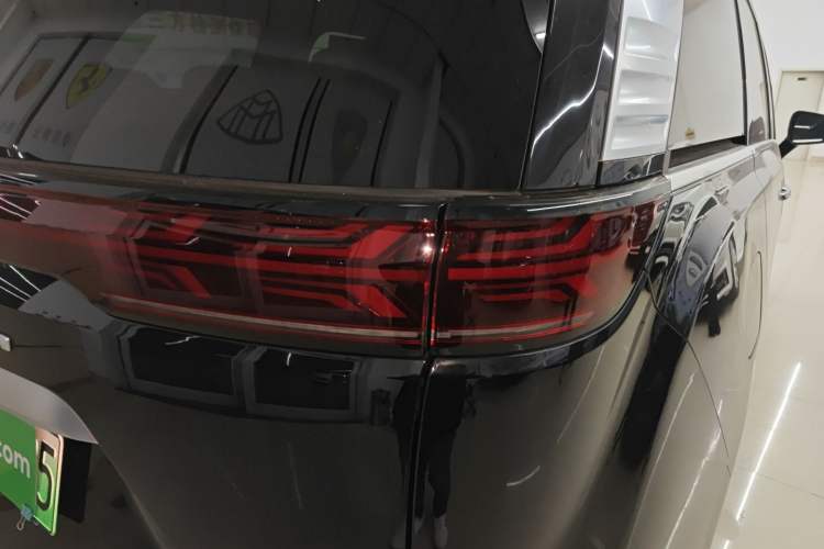 Used Denza D9 2022 DM-i 970 Four-Wheel Drive Prestige Model
