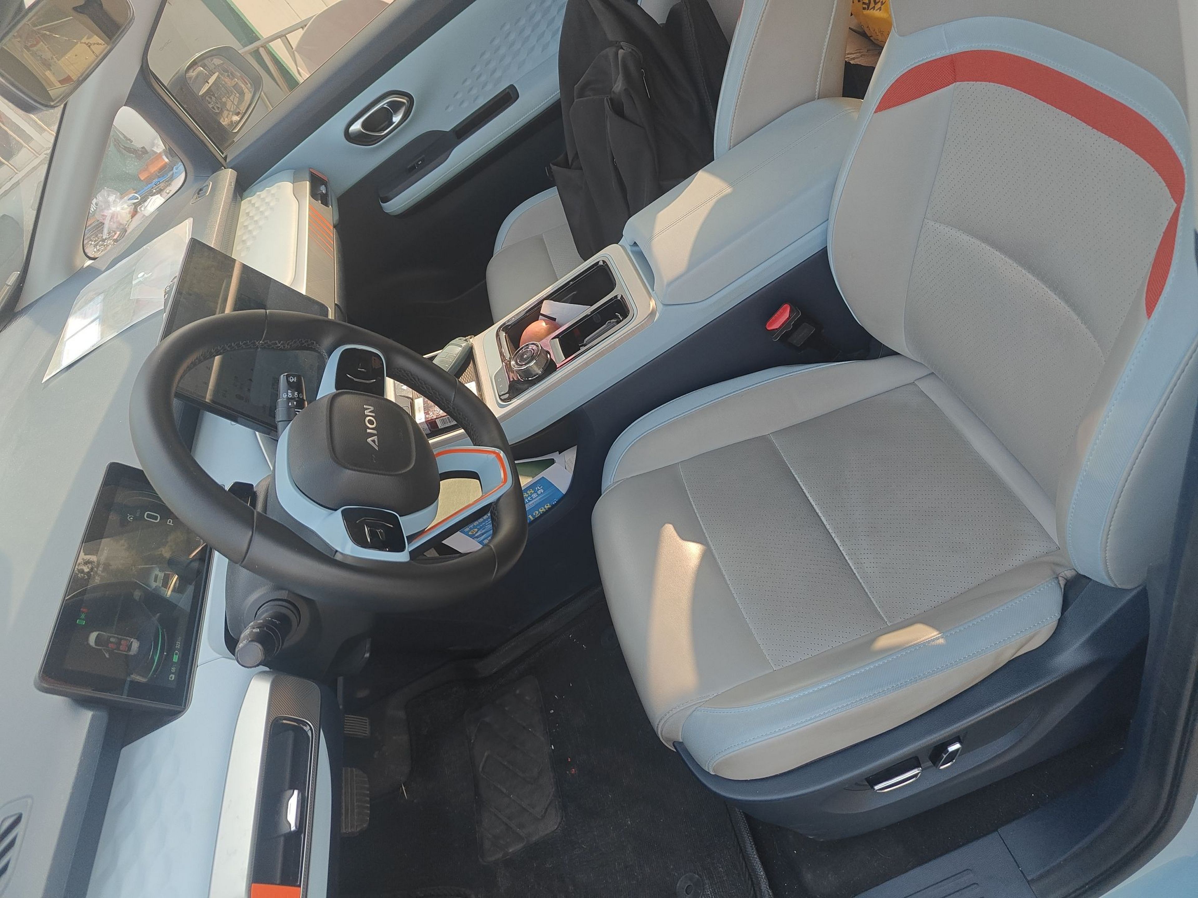 Переднее сиденье в автомобиле