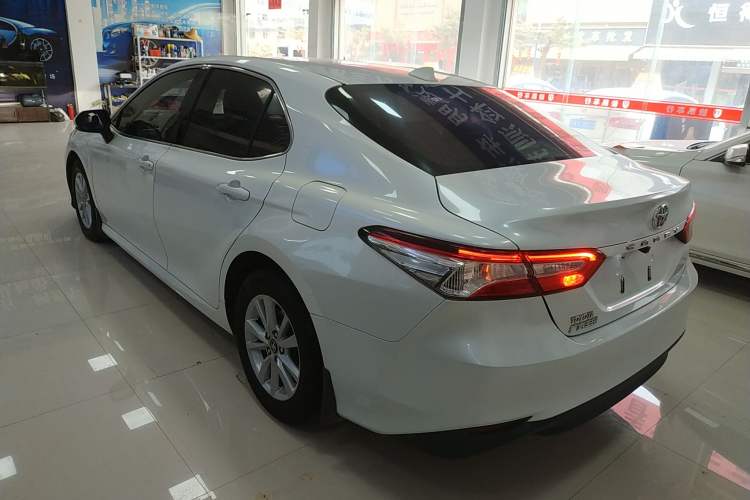 Used Toyota Camry 2018 2.0E Leading Edition
