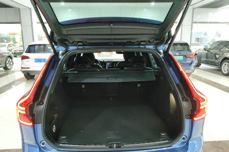 Used Volvo XC60 New Energy 2019 T8 E-Drive Hybrid Intelligent Luxury Sport Edition China V Standard
